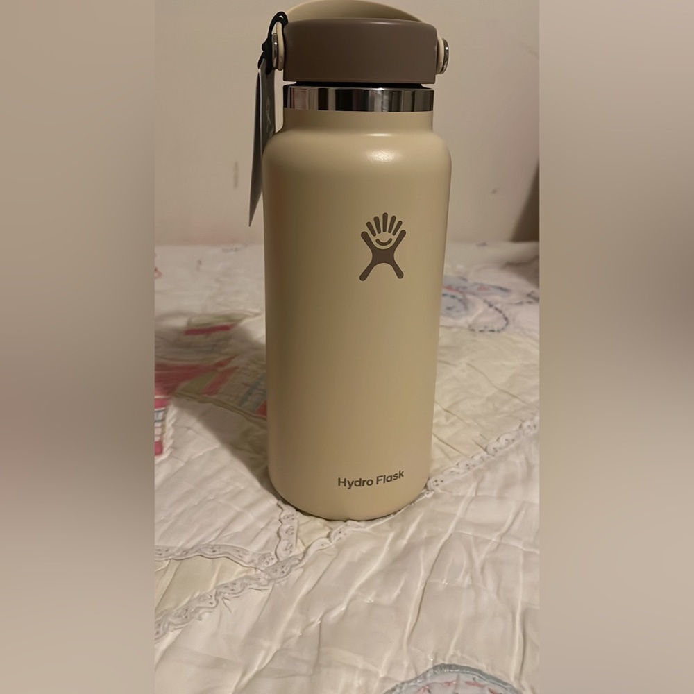 Special Edition 32 oz Hydro Flask Beech